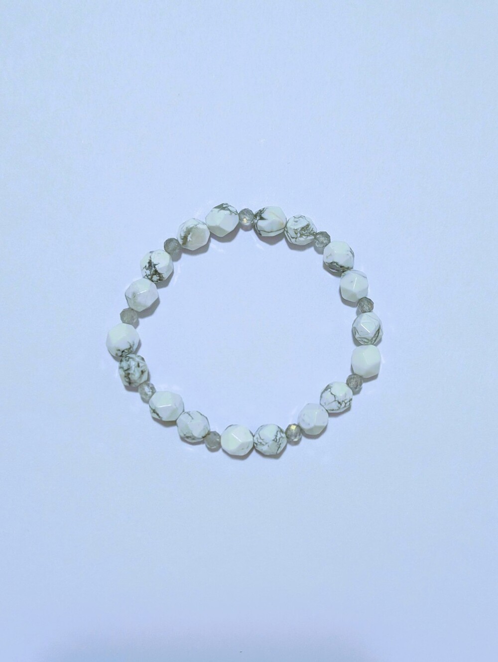Howlite/Labradorite Bracelet - Picture 2 of 5